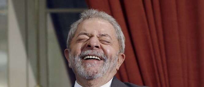 Jovem tem número de WhatsApp confundido com o de Lula e recebe diversas mensagens por engano