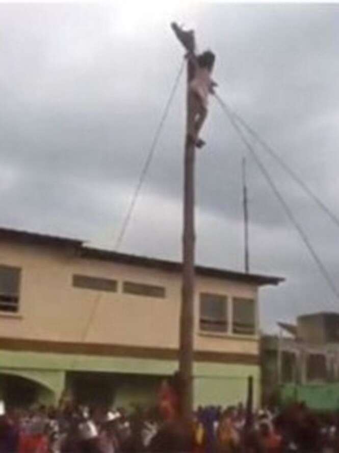 Ator que interpretava Jesus durante a semana santa cai de uma altura de 10 metros