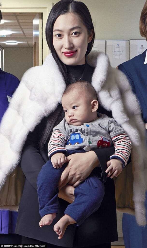 Designer de moda gasta fortuna para dar à luz na mais chique maternidade da Grã-Bretanha