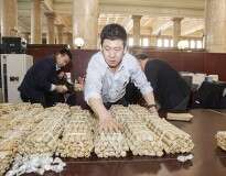 Homem chega a banco com R$ 9 mil em moedas pesando quase 1 tonelada para depositar em sua conta