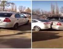 Mulher bate em 17 carros quando tentava estacionar falando ao celular