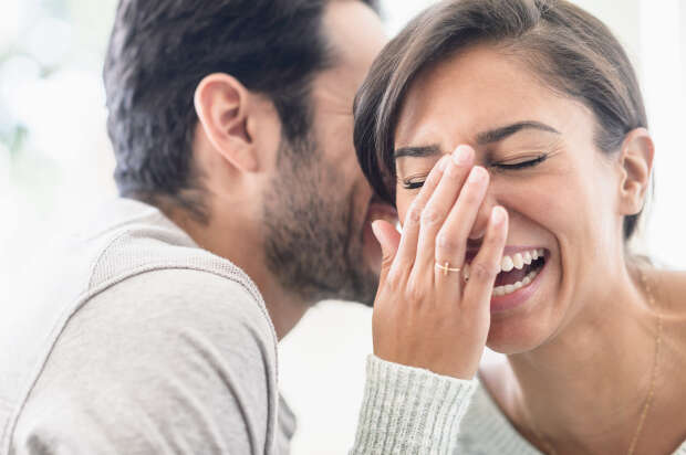 Pesquisa revela que você pode realmente ser feliz ao lado de uma pessoa feia