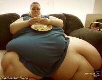 Mulher mais gorda do mundo perde mais da metade de seu peso e agora teme que sua filha fique obesa