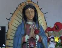 Imagem da Virgem Maria chora há mais de 1 ano após morte do primo de sua proprietária