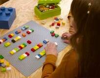 Projeto usa Lego para ensinar método Braile de leitura às crianças cegas