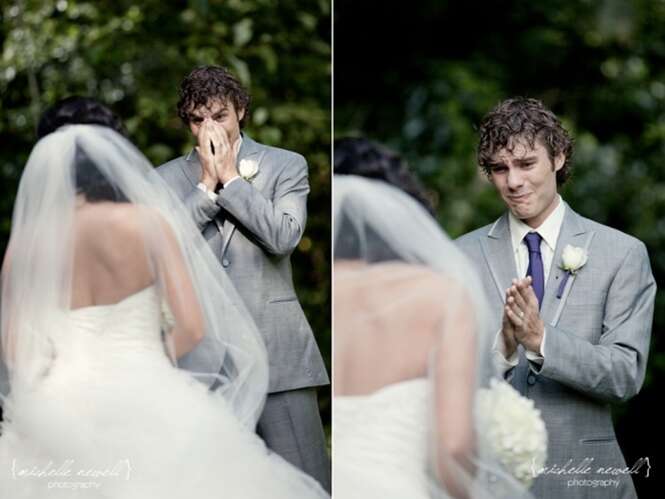 Imagens comoventes mostram reação de homens ao verem suas futuras esposas vestidas de noiva