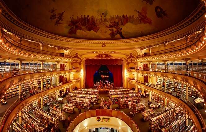 Teatro de 100 anos é convertido em fantástica biblioteca