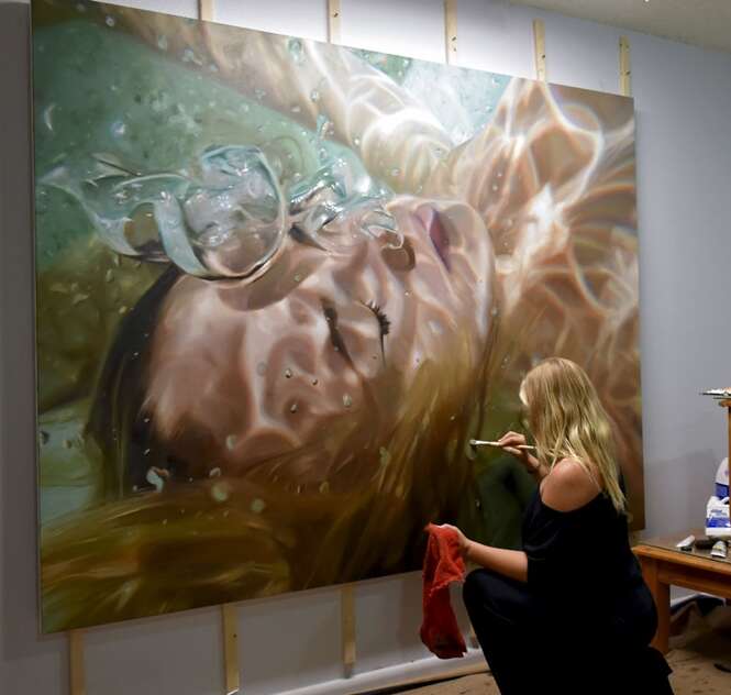 Artista cria pinturas subaquáticas extremamente realistas