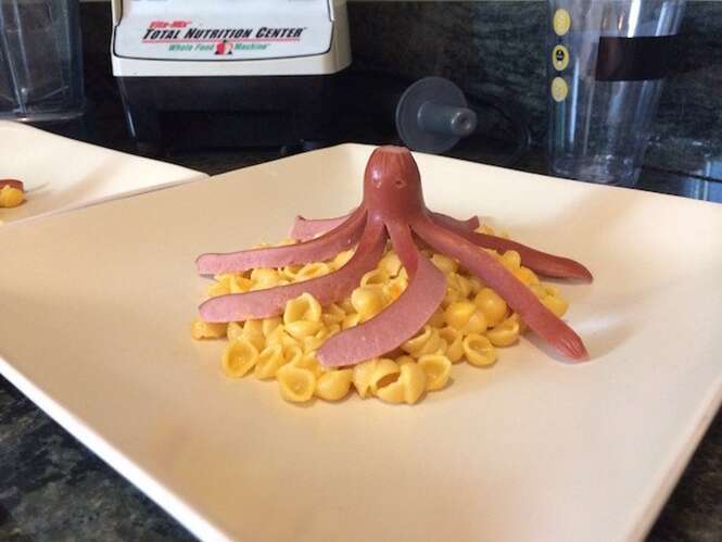 Tentativas bizarras de fazer aquela comida simples se tornar um prato de chefe de cozinha Tentativas bizarras de fazer aquela comida simples se tornar um prato de chefe de cozinha