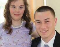 Este rapaz fez uma promessa para uma menina com Síndrome de Down e 7 anos depois a manteve
