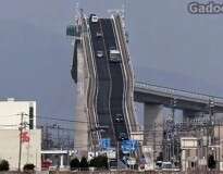 Isso não é uma montanha-russa, é apenas uma ponte no Japão