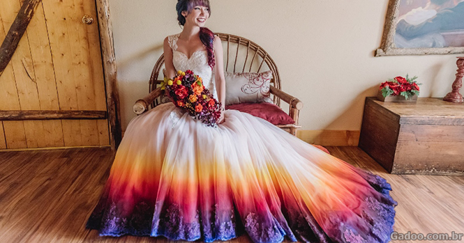 Vestidos de noivas com a barra colorida prometem deixar seu casamento ainda mais especial