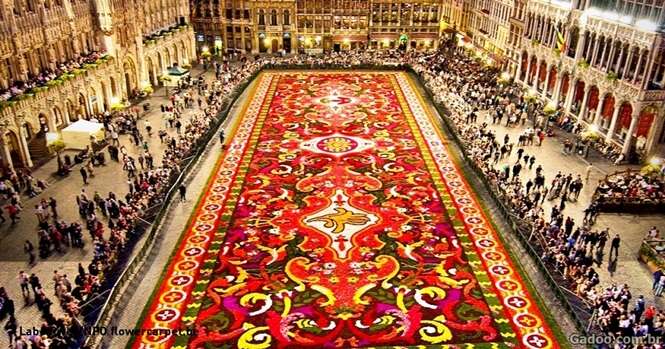 Durante 20 anos esta praça em Bruxelas foi decorada com um lindo tapete de flores