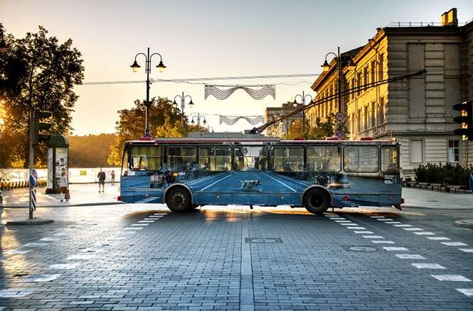 Artista de rua cria ilusão com pintura incrível em ônibus