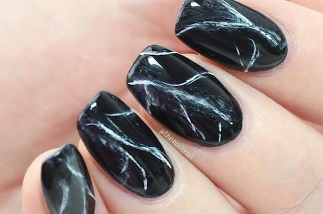 Ideias sensacionais para as unhas usando esmalte preto