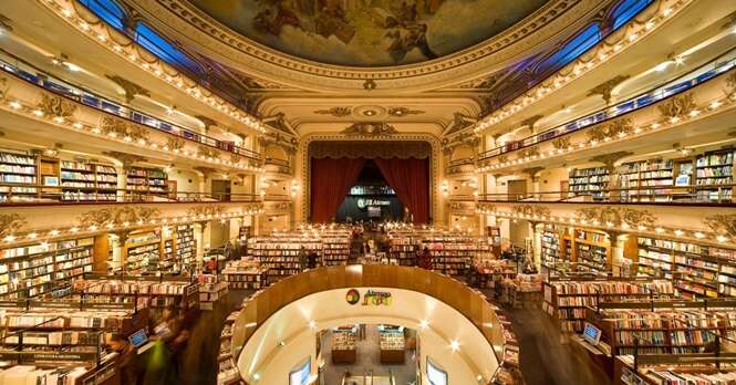 Este teatro centenário foi transformando na mais espetacular livraria do mundo