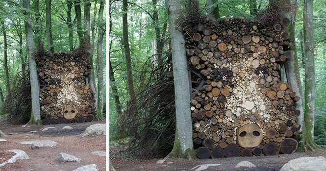 Pilhas de madeira que foram transformadas em arte