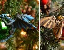 Esses dragões protegendo bolas de Natal como se fossem seus próprios ovos é o que você precisa para sua árvore este ano