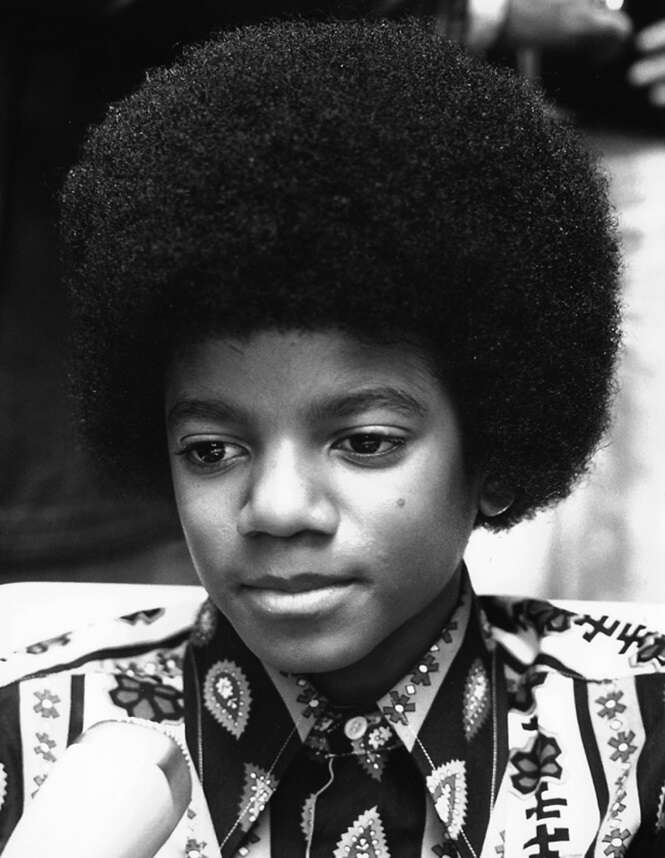 Como poderia ter sido a aparência de Michael Jackson se ele não tivesse passado por nenhuma operação