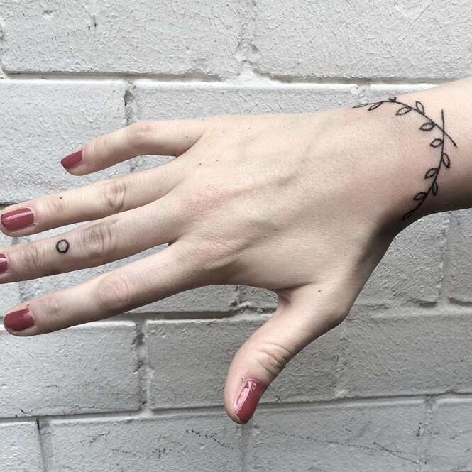 Tatuagens-pulseira que ficariam incríveis em você