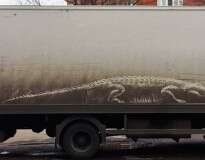 Motoristas encontram seus carros “vandalizados” com desenhos surpreendentes