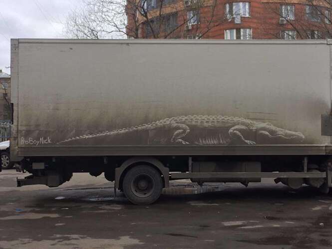 Motoristas encontram seus carros “vandalizados” com desenhos surpreendentes