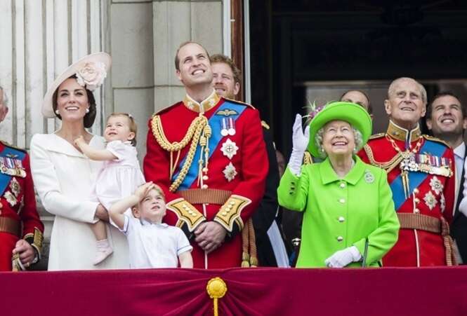 Leis que a rainha da Inglaterra não precisa respeitar