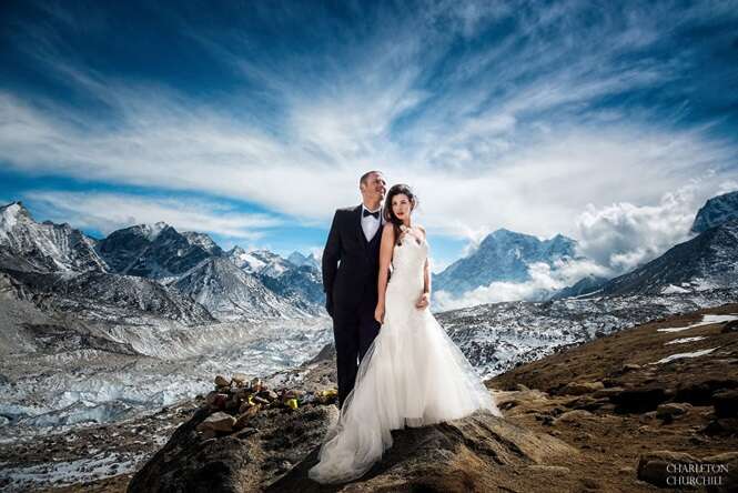 Esses dois se casaram no Monte Everest após 3 semanas escalando e acampando, e as fotos são épicas