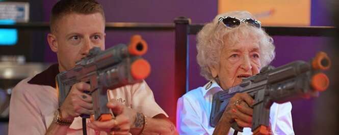 Rapper faz lindo clipe com a avó para comemorar o aniversário de 100 anos da idosa