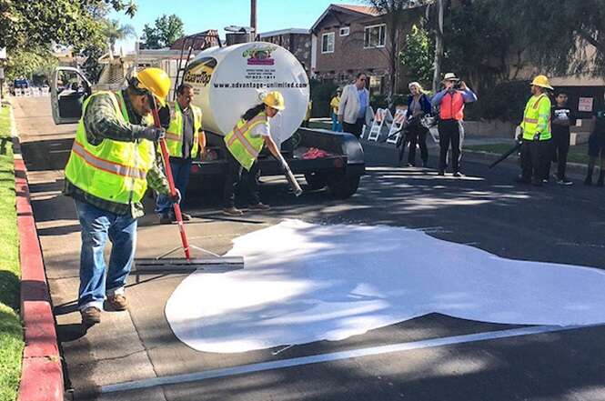 As ruas de Los Angeles estão sendo pintadas de branco e a razão não poderia ser melhor