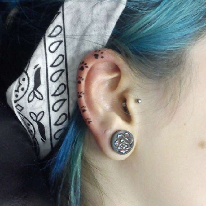 Incríveis tatuagens para orelhas
