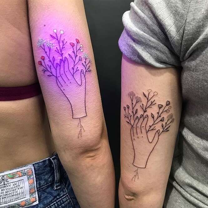 Tatuagens que ficam o máximo sob a luz negra