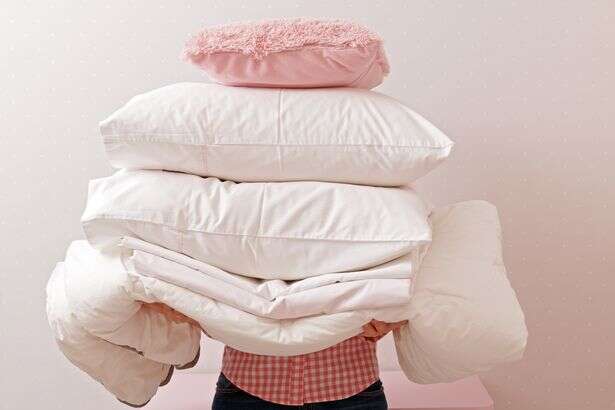 Lavar roupa de cama com pouca frequência pode causar problemas de saúde