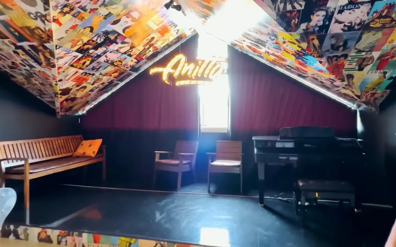 Casa da Anitta, com quarto do sexo, vai a venda