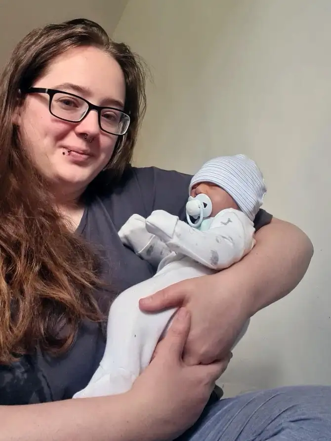 Mulher se torna mãe de bonecas após sofrer aborto espontâneo