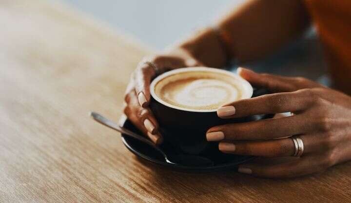 Beber duas ou mais xícaras de café por dia podem dobrar as chances de morte por doença cardíaca