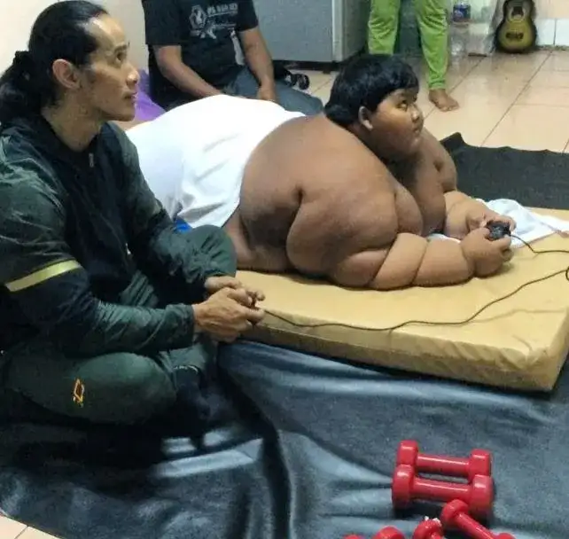 Menino mais gordo do mundo mostra superação e começa a emagrecer