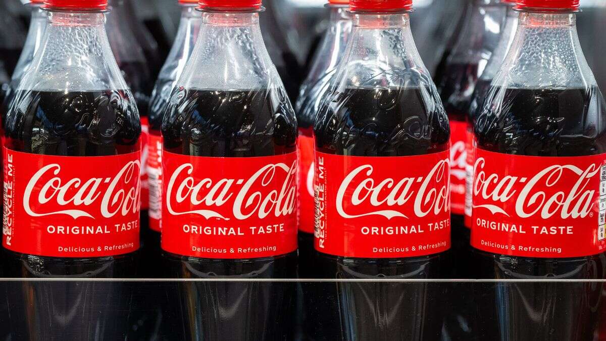 Beber Coca-Cola pode aumentar testosterona e tamanho dos testículos, revela estudo