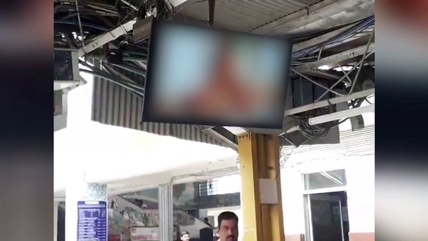 Estação ferroviária transmite vídeo com conteúdo adulto durante 3 minutos e choca passageiros