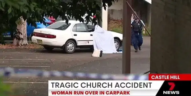 Mulher morre após marido acidentalmente dar ré sobre ela em estacionamento de igreja