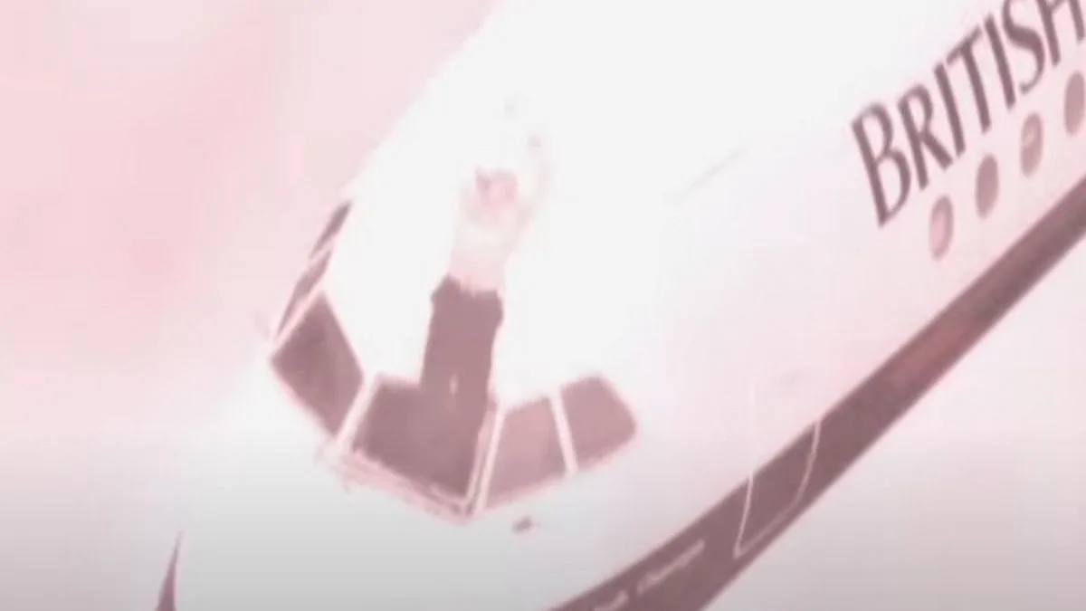 Piloto é sugado para fora de avião após janela se quebrar durante voo