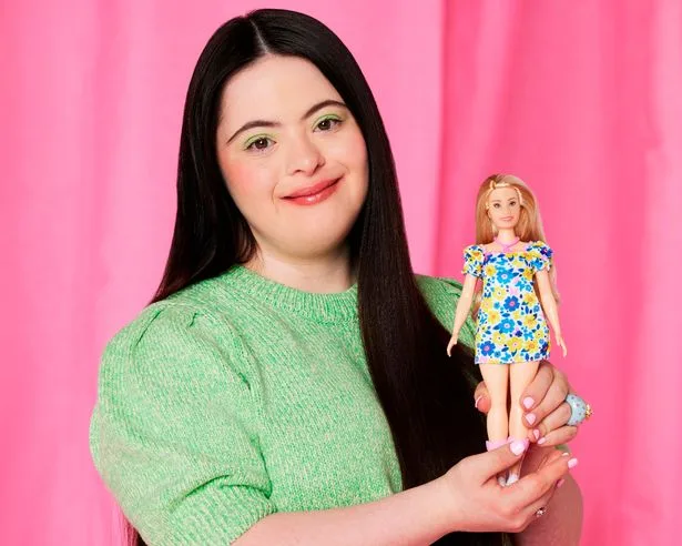 Mattel revela a primeira boneca Barbie com síndrome de Down