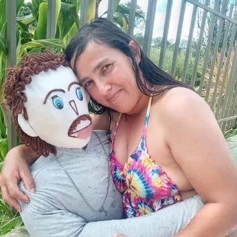 Brasileira casada com boneco de pano decapita membro do parceiro após descobrir nova traição