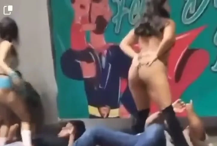 Prefeito no México causa polêmica ao contratar strippers para evento de dia dos pais