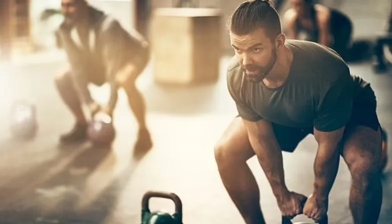 Realizar 3 minutos de exercícios extenuantes pode te deixar com mais tesão